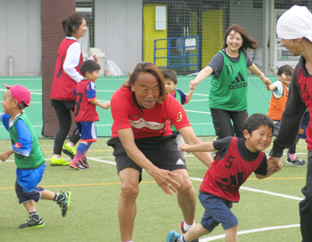 北澤豪 親子フットサルクリニックの様子