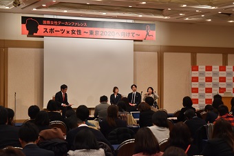 満席の会場