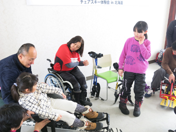 チェアスキー体験会の様子