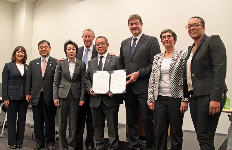 picture describing that  INSEP and Japan Sport Council signed the agreement of collaboration
