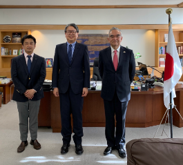 H.E. Ambassador YAMANOUCHI Kanji, JSC President ASHIDATE Satoshi, JSC vice-president KUKIDOME Takeshi smile for a photo at the Embassy of Japan in Canada.