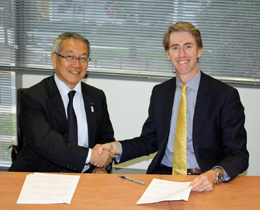 （左から）JSC　河野理事長、ASC　CEO　Simon Hollingsworth氏