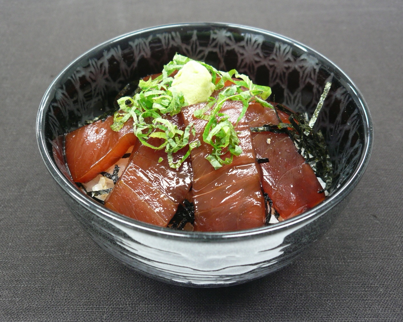 まぐろ漬け丼の画像