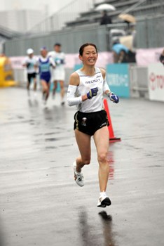 有森裕子さん（東京マラソン2007）写真提供：（株）フォート・キシモト