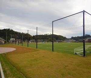 奥松島運動公園多目的グラウンド防球ネットの様子