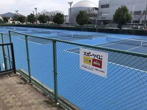 福岡県立久留米スポーツセンターテニスコートの様子