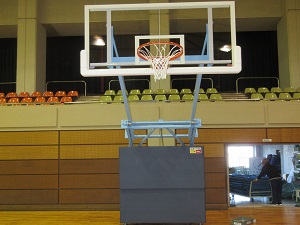 大竹市総合体育館バスケットゴールの様子