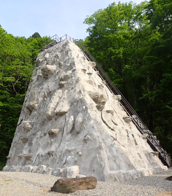 屋外ロッククライミング訓練施設